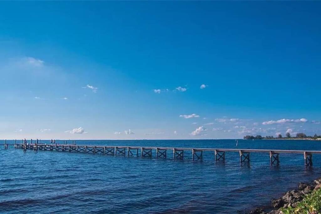 Bay View, Studio206, Beach Steps Away! Pool+Wifi Ръскин Екстериор снимка