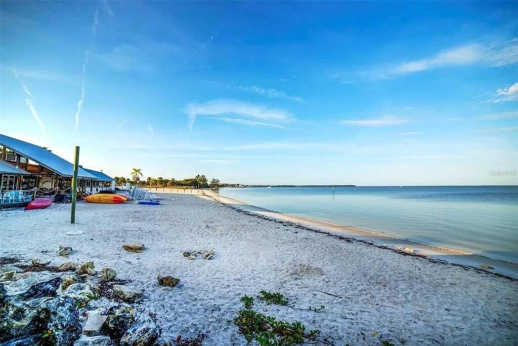 Bay View, Studio206, Beach Steps Away! Pool+Wifi Ръскин Екстериор снимка