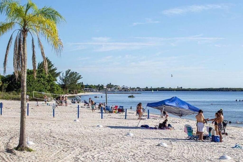 Bay View, Studio206, Beach Steps Away! Pool+Wifi Ръскин Екстериор снимка