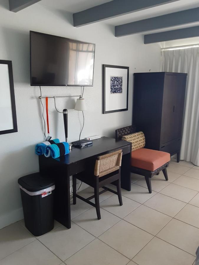 Bay View, Studio206, Beach Steps Away! Pool+Wifi Ръскин Екстериор снимка