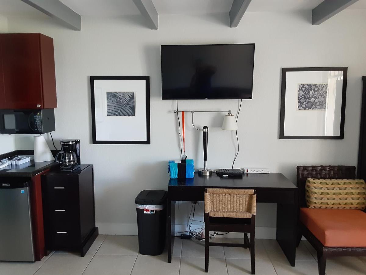 Bay View, Studio206, Beach Steps Away! Pool+Wifi Ръскин Екстериор снимка