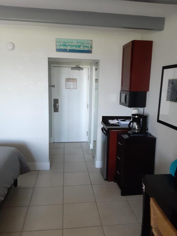 Bay View, Studio206, Beach Steps Away! Pool+Wifi Ръскин Екстериор снимка
